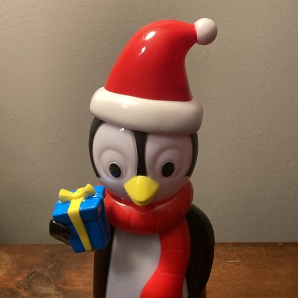 NWT- 14β LED Light Up Adorable Penguin Decoration π Operated - Picture 6 of 17